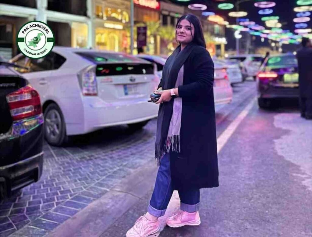 Mahnoor Fatima: Expert Graphic Designer & Content Creator
